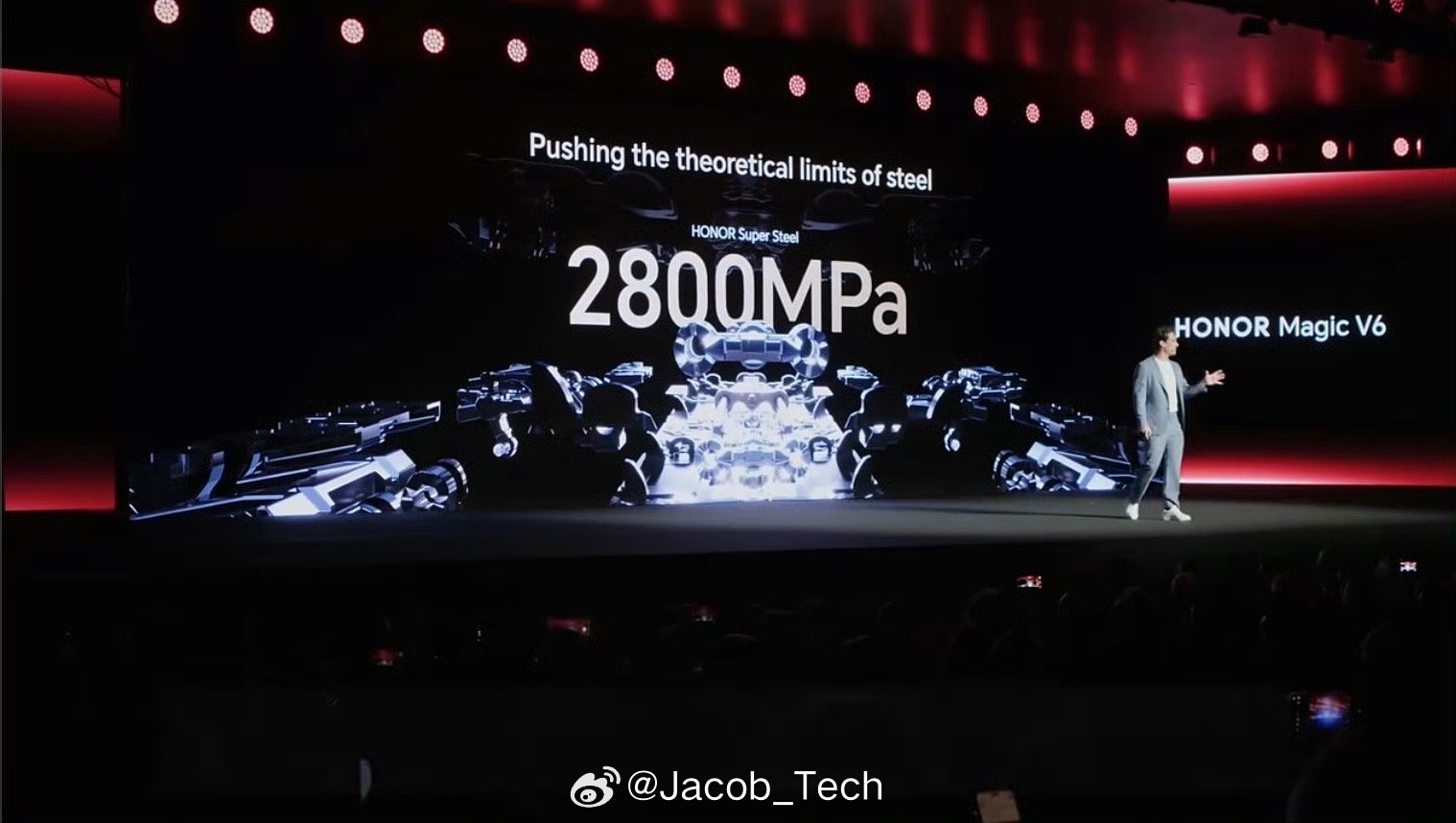 荣耀MagicV6折叠屏轻薄纪录保持者3月1日巴塞罗那MWC展会之上，荣耀Mag