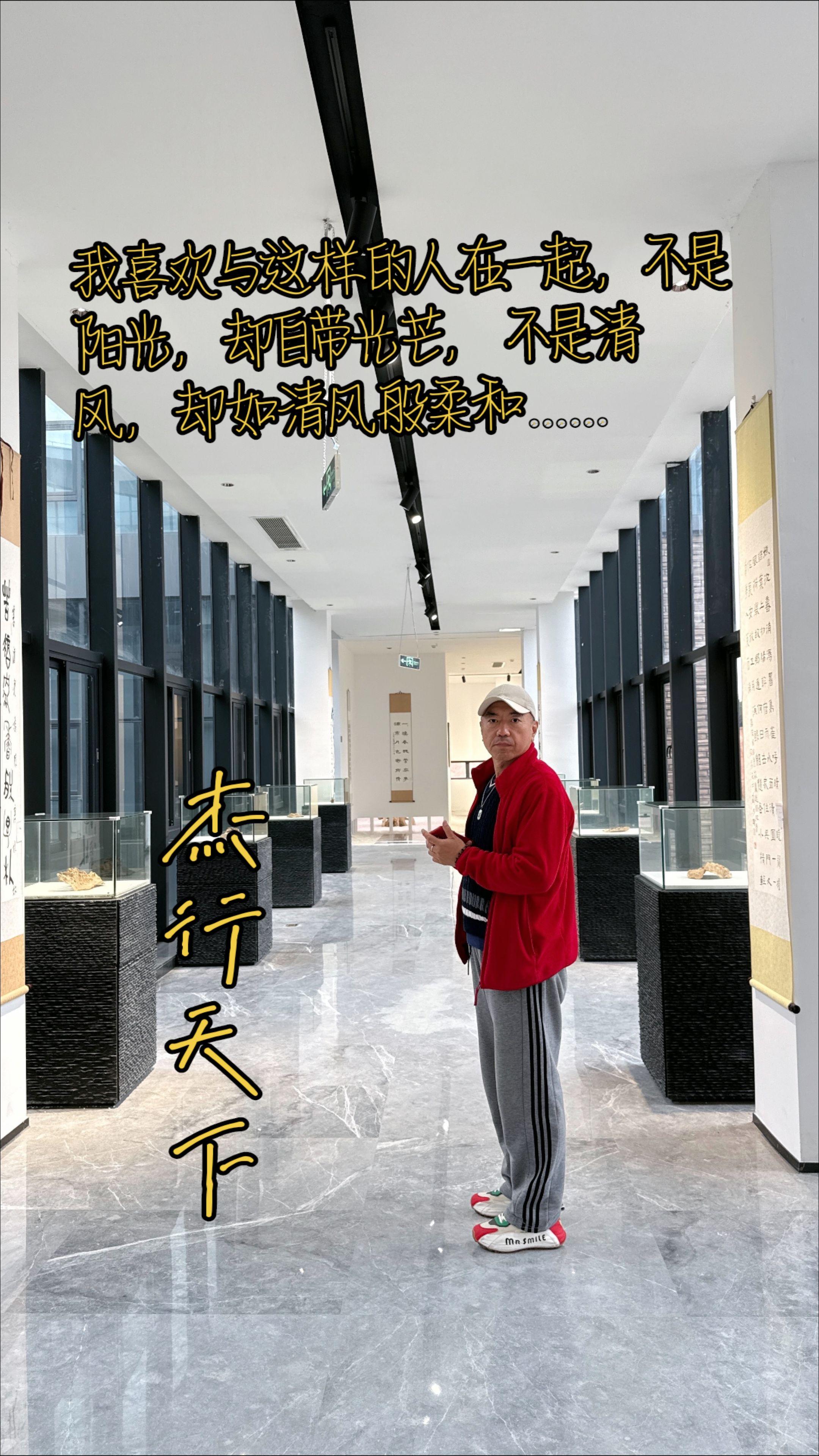 喜欢与这样的人在一起。我喜欢与这样的人在一起，不是阳光，却自带光芒， ...