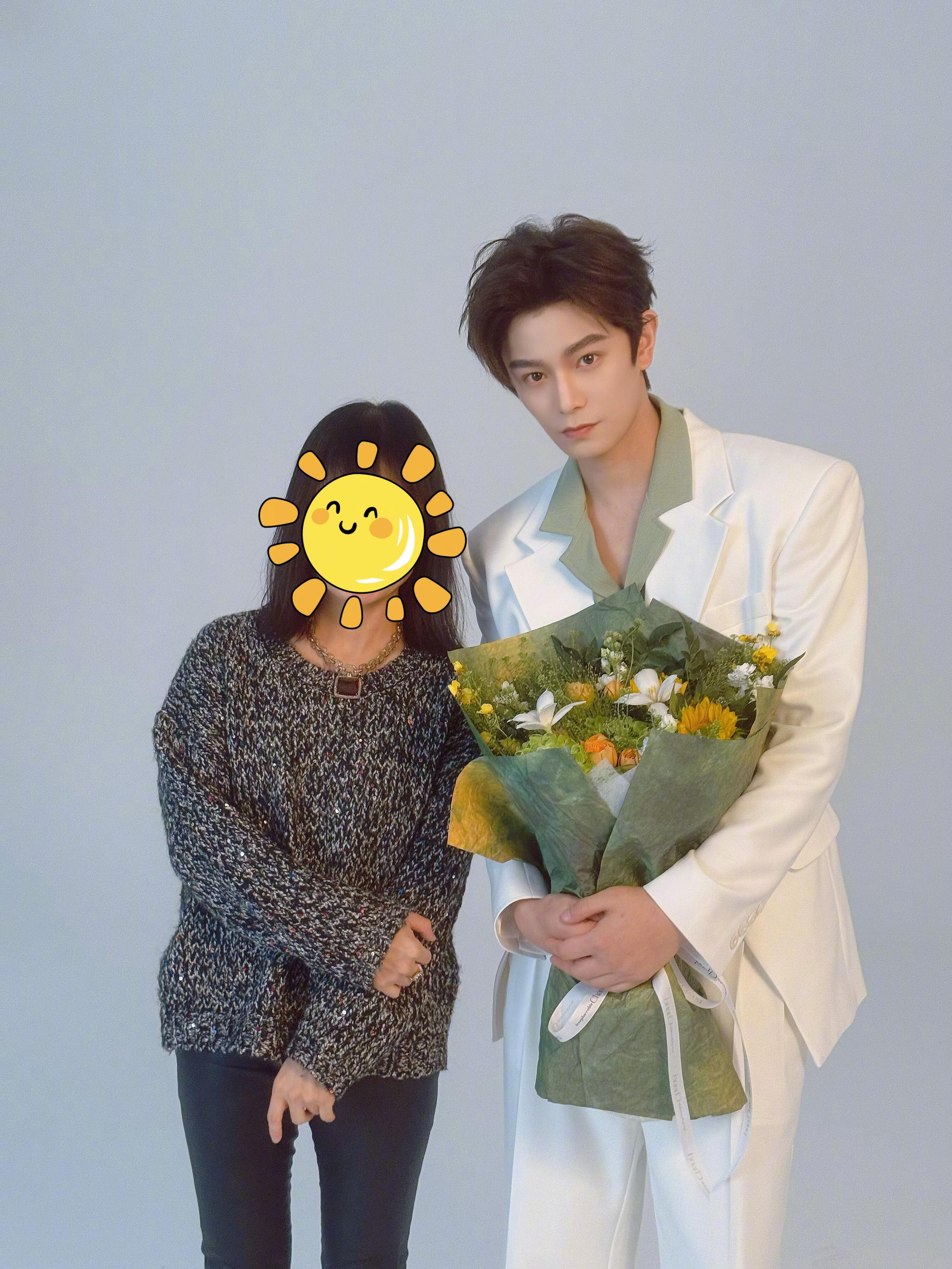 是新鲜的丁禹兮兮掉落，好帅的新造型！这一套look好清新！