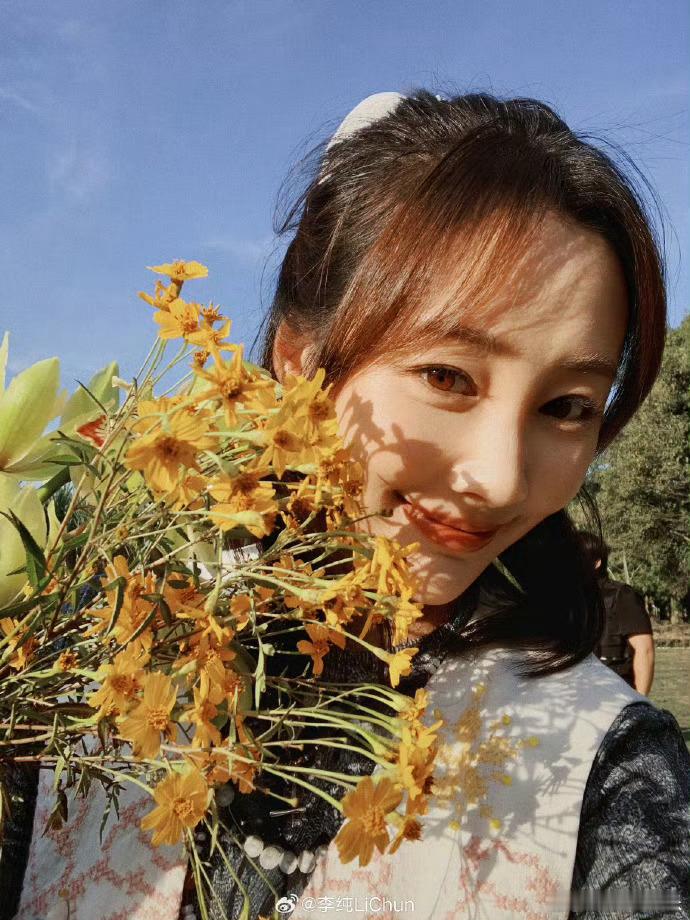 李纯的司理理火到莫斯科了📸氛围感十足的经典角色，李纯饰演的司理理火至莫斯科，异