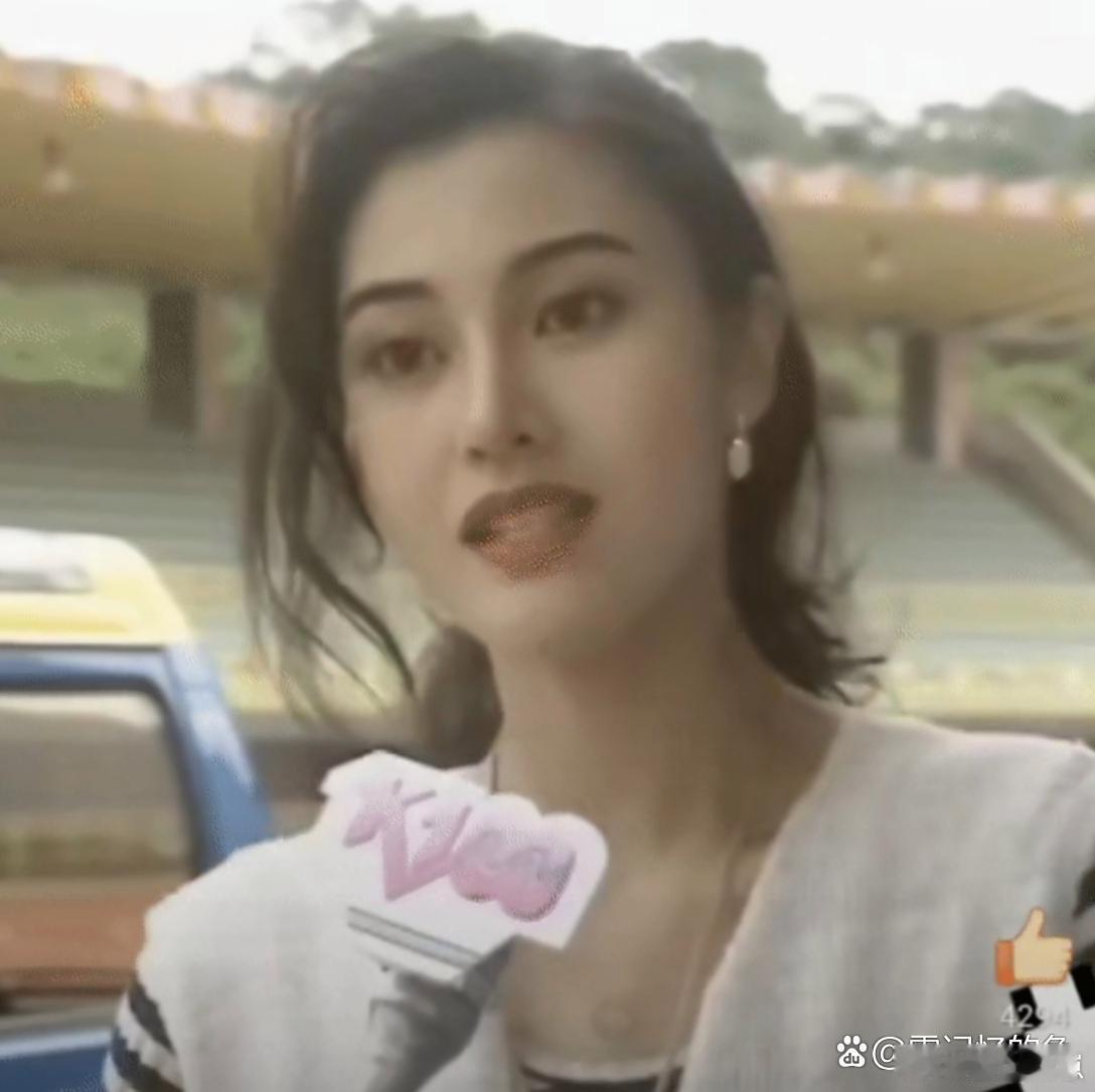 李嘉欣直面镜头！无美颜无滤镜下，五官精致依旧，这份原生态的漂亮简直自带说服力！ 