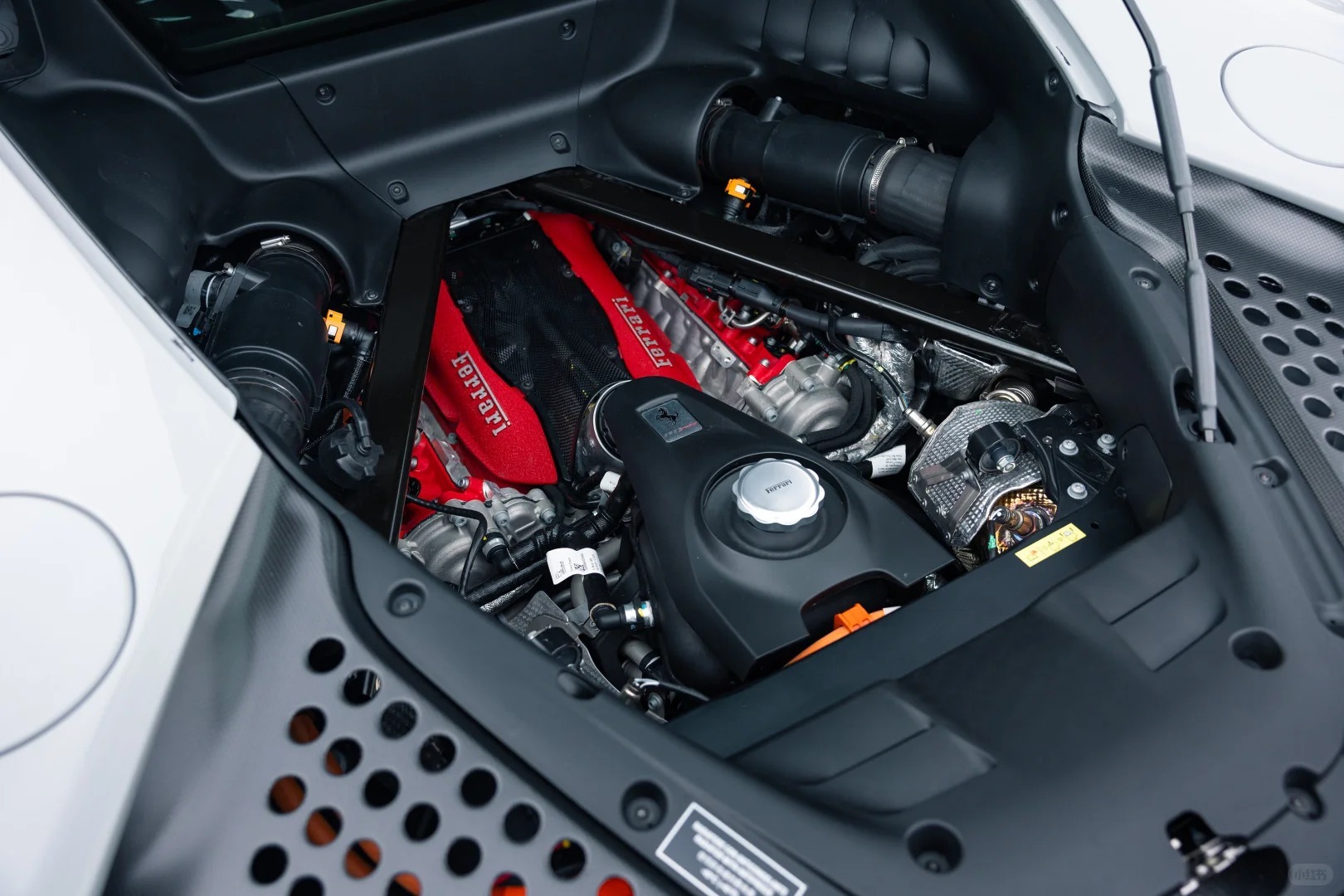 好车分享 Ferrari SF90 Stradale，这台车的车主是真有品味，T