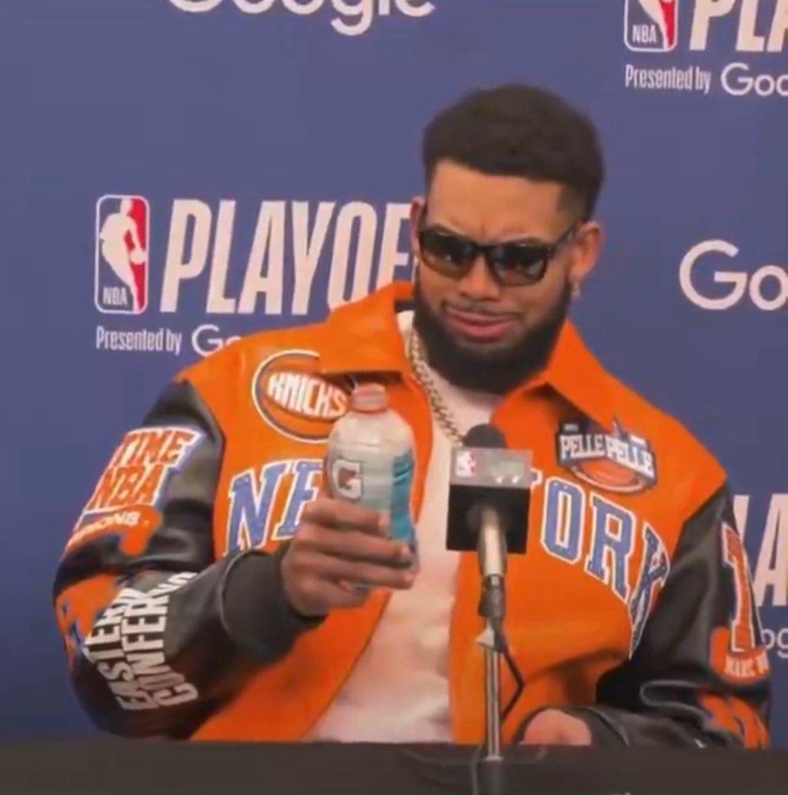 唐斯在森林狼时，四五都能打，毕竟大体型并且能背吃，勾手翻身投都能办；面框就不用说