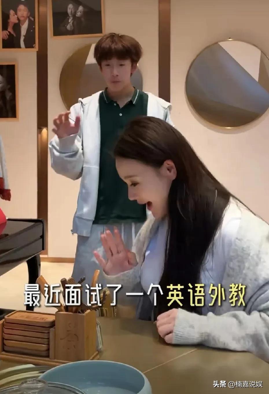 冉莹颖为了提高三个儿子的口语水平，请了一个外教老师做家教。
她说哪怕自己是北大毕