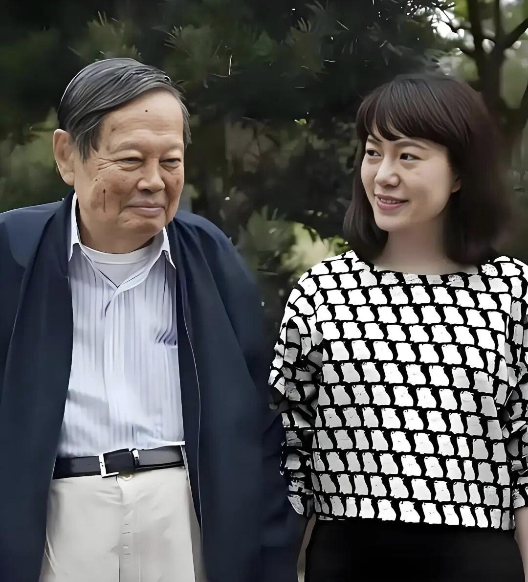如果你是翁帆，你会嫁给杨振宁吗?概率几乎为零，不可能。在我看来，一个正值青春年华