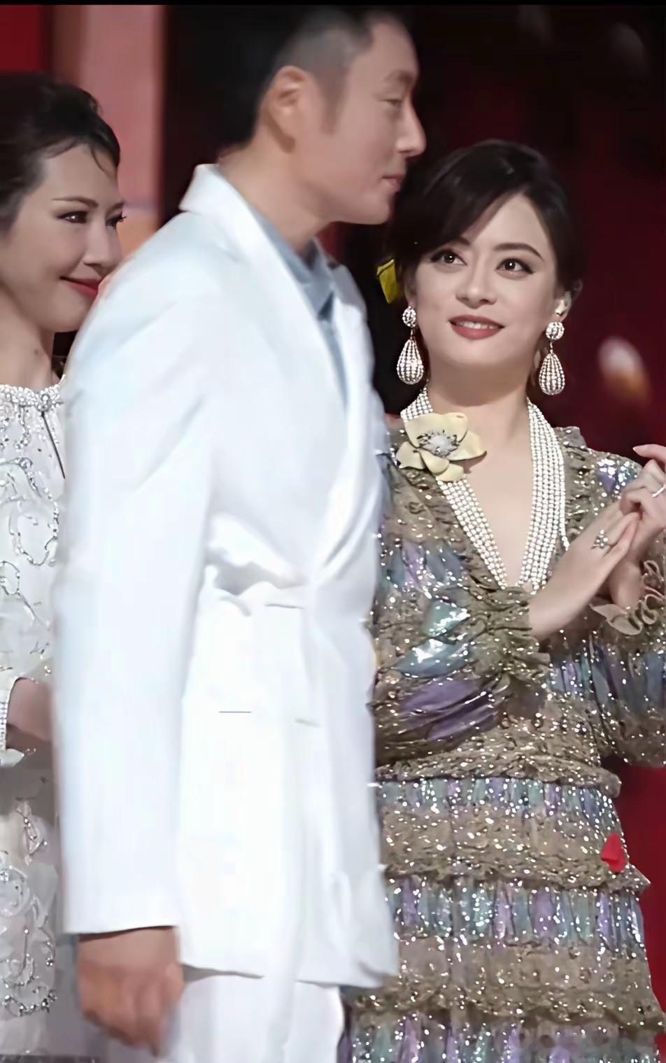 是什么样的男人？让“娘娘”孙俪的眼睛都看直了。瞳孔放大、眼波流转，流露出欣喜和欣