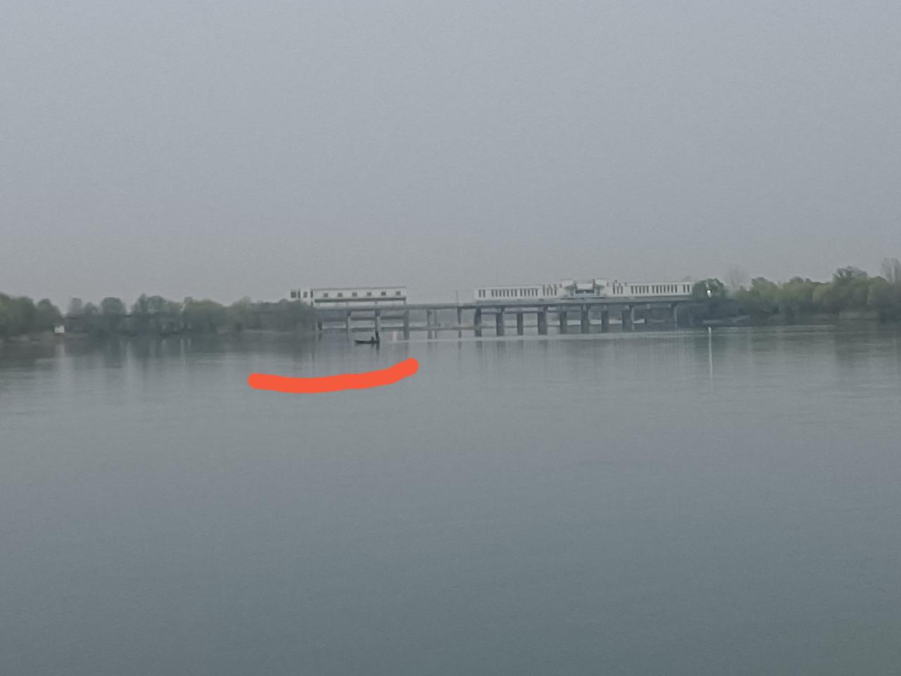 京杭大运河（台儿庄）捕鱼人（图片来源：老山兰大运河畔随手拍）