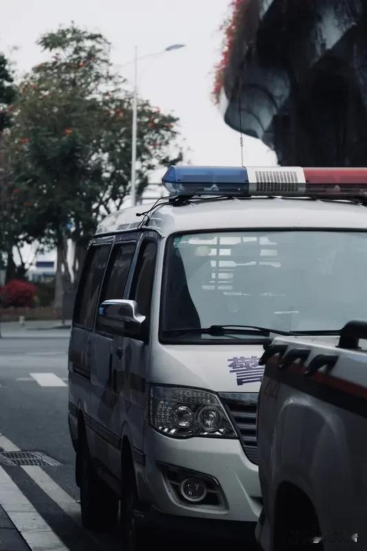 1月15日晚，香港屯门突发惊险一幕：一名持刀歹徒劫持人质，警方果断处置，在危急时