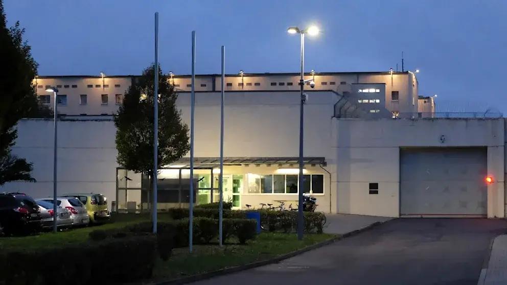 德国萨克森州莱比锡监狱——这座拥有150年历史的惩教设施近日曝出令人震惊的监管漏