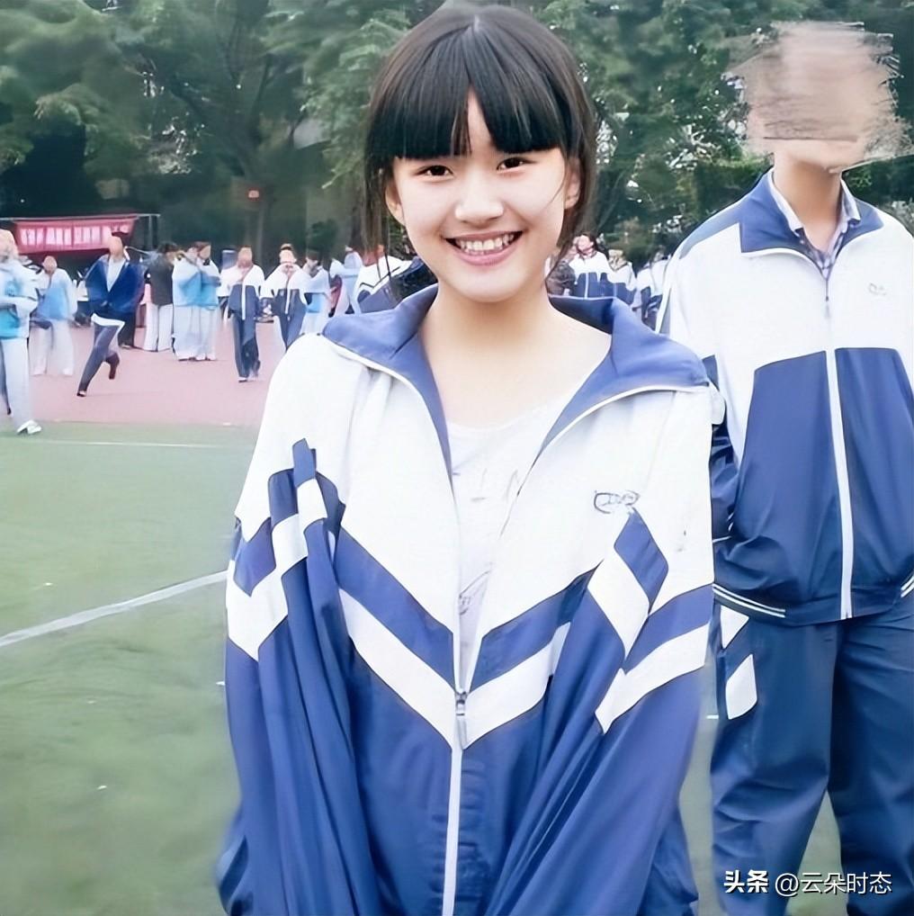 很多人说这是自己用过的头像，现在才知道，这个笑起来能治愈一切的女孩，是现在的哪个