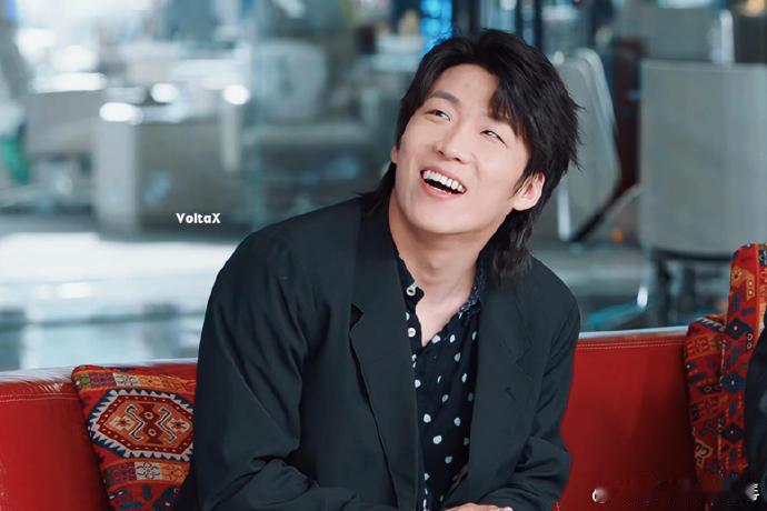 王天放演戏演到舒适圈了 王天放演《年少有为》主打一个舒适圈躺赢！一出场那喜人味儿