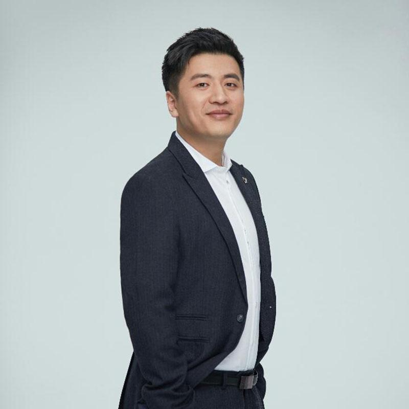 现在我最搞不懂的人
就是张雪峰了，他玩自媒体，当培训老师，还开了培训公司，财富早