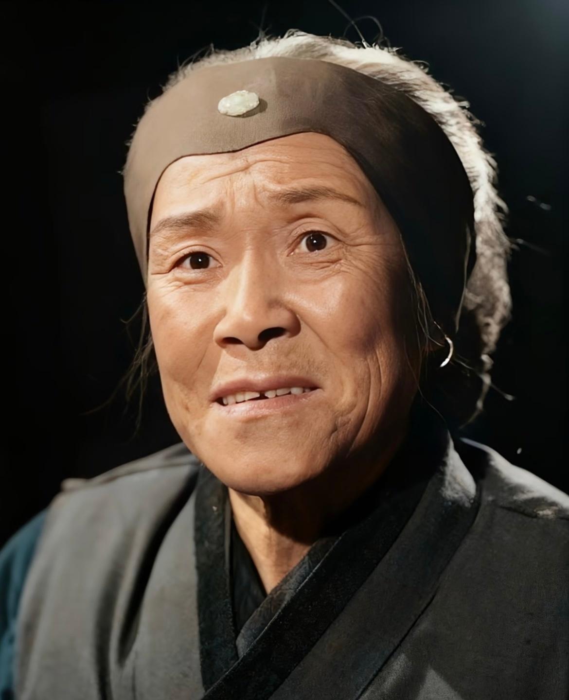 “沙玉华之后再无刘姥姥。”刘姥姥走了，95岁，一个月前薛姨妈刚走，这个夏天，大观