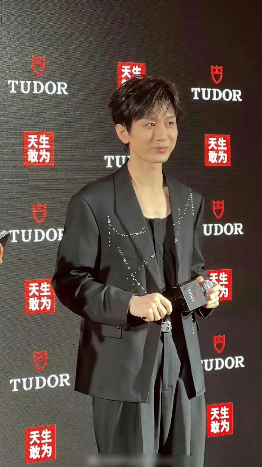 成毅昨日活动的生图和精修，我真感觉不去生图[允悲] ​​​