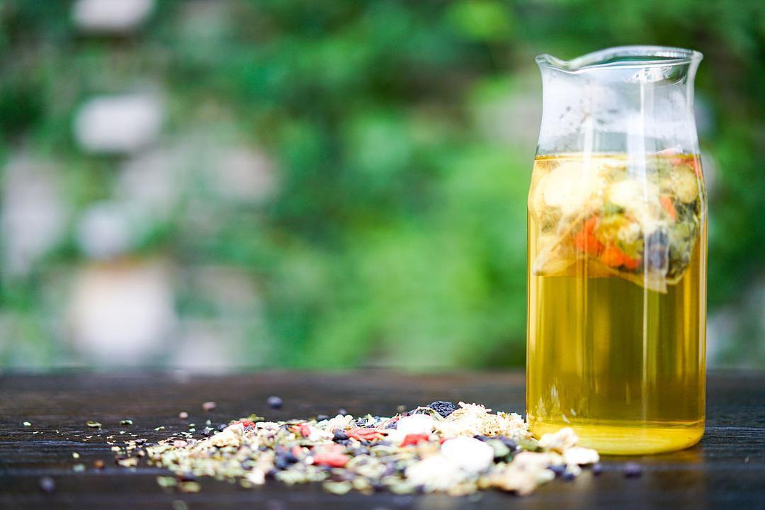 刚从大连回来，实话实说，这地方比网上评价的复杂多了——它就像一盘用精致骨瓷装的“