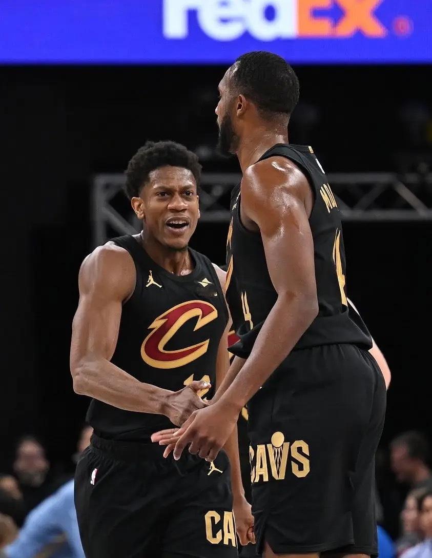骑士我的观赛搭子nba超季划 骑士主教练肯尼-阿特金森接受媒体采访，谈到了骑士球