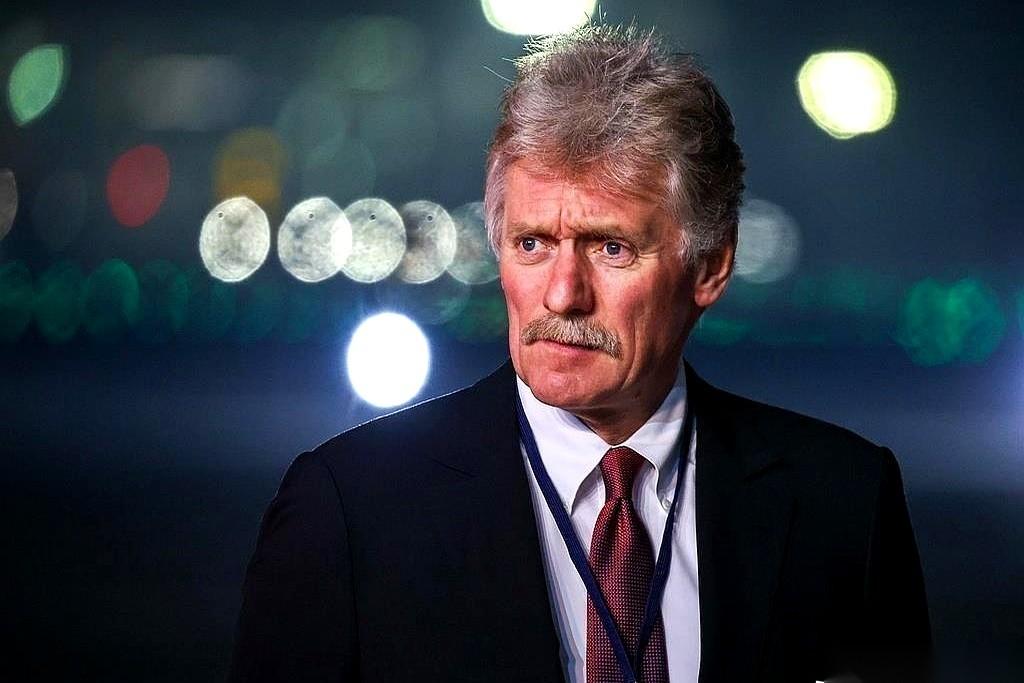 说要搞什么“领土问题全民公投”。
我一下就听笑了。
这不就是打架快被人按在地上摩