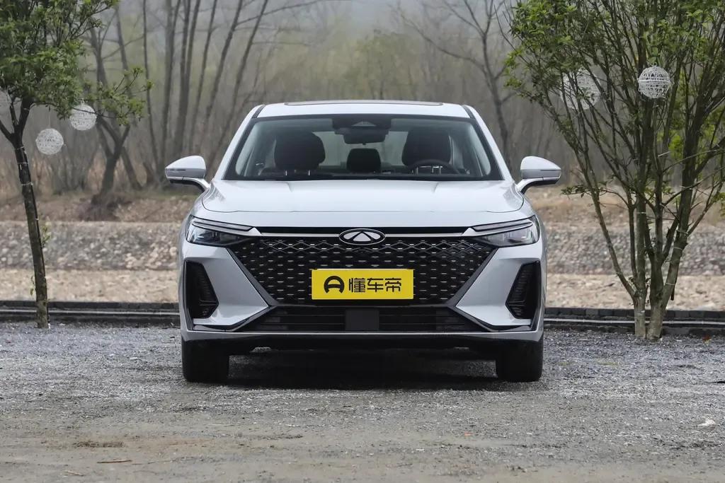奇瑞风云A8上市，全系推出4款车型，售价11.99万-14.99万。值得注意的是