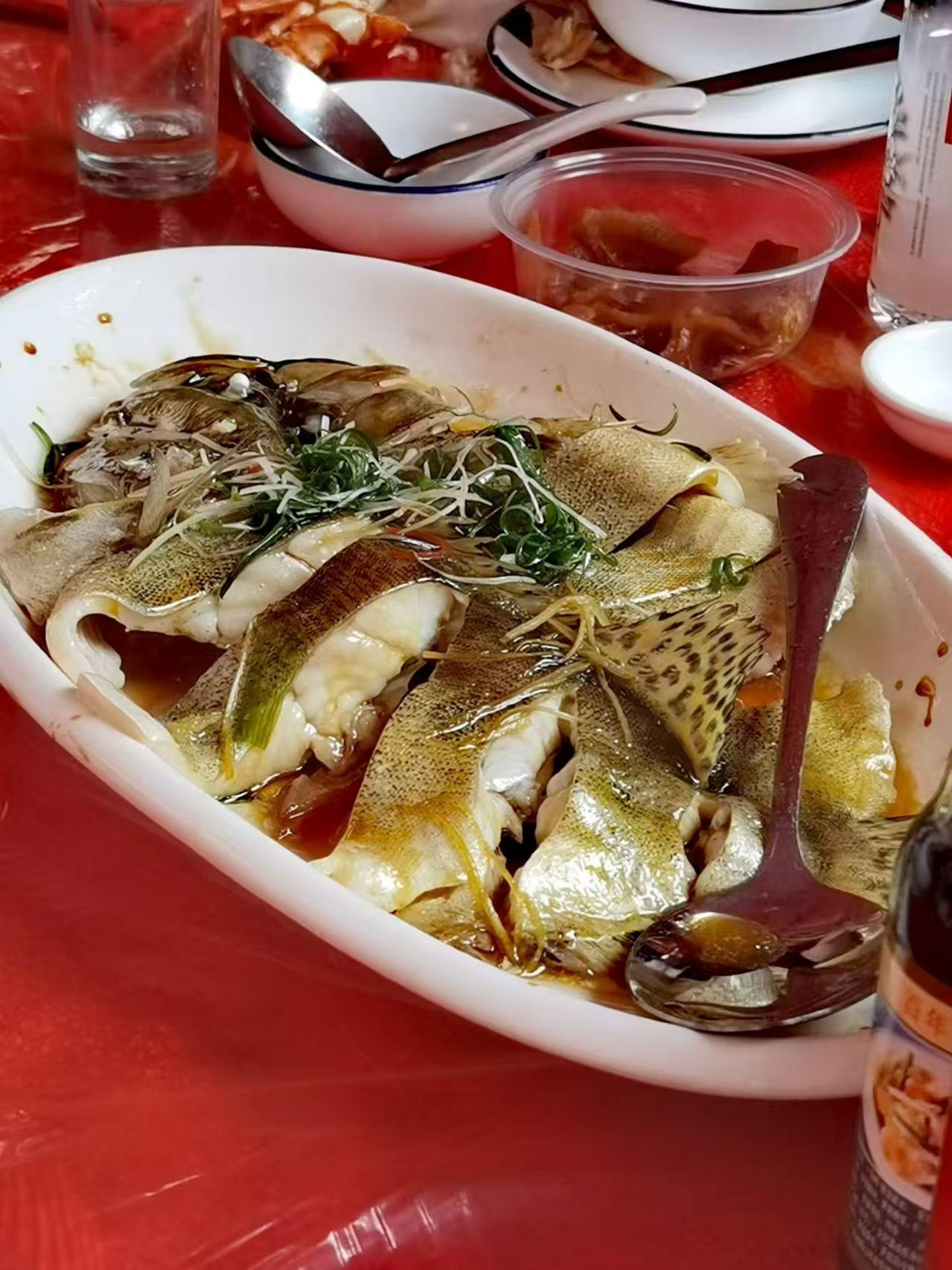 美味的海鲜大餐，鲜嫩多汁，快来一起享用吧。