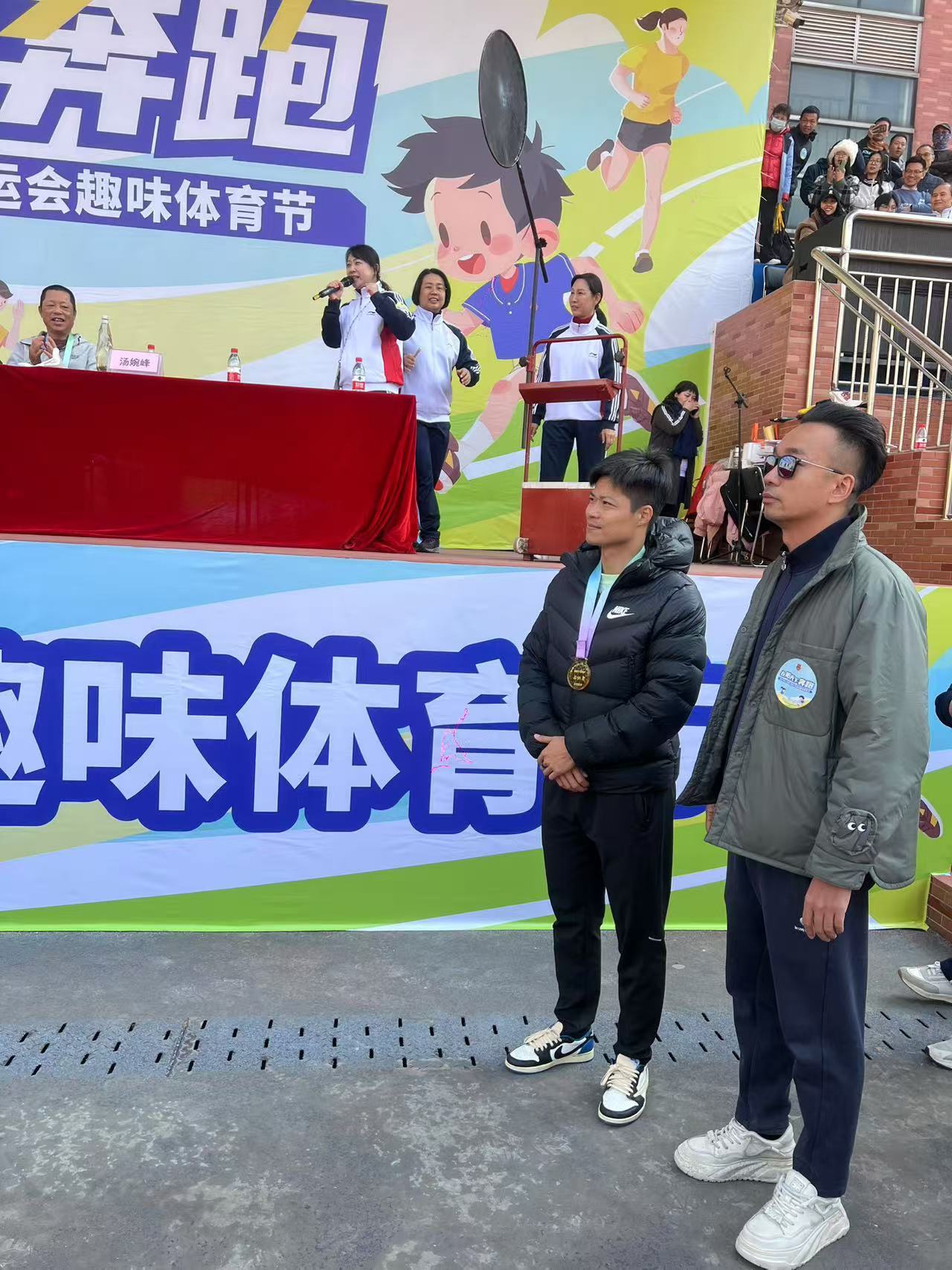 肤色差不多[笑cry][笑cry] 