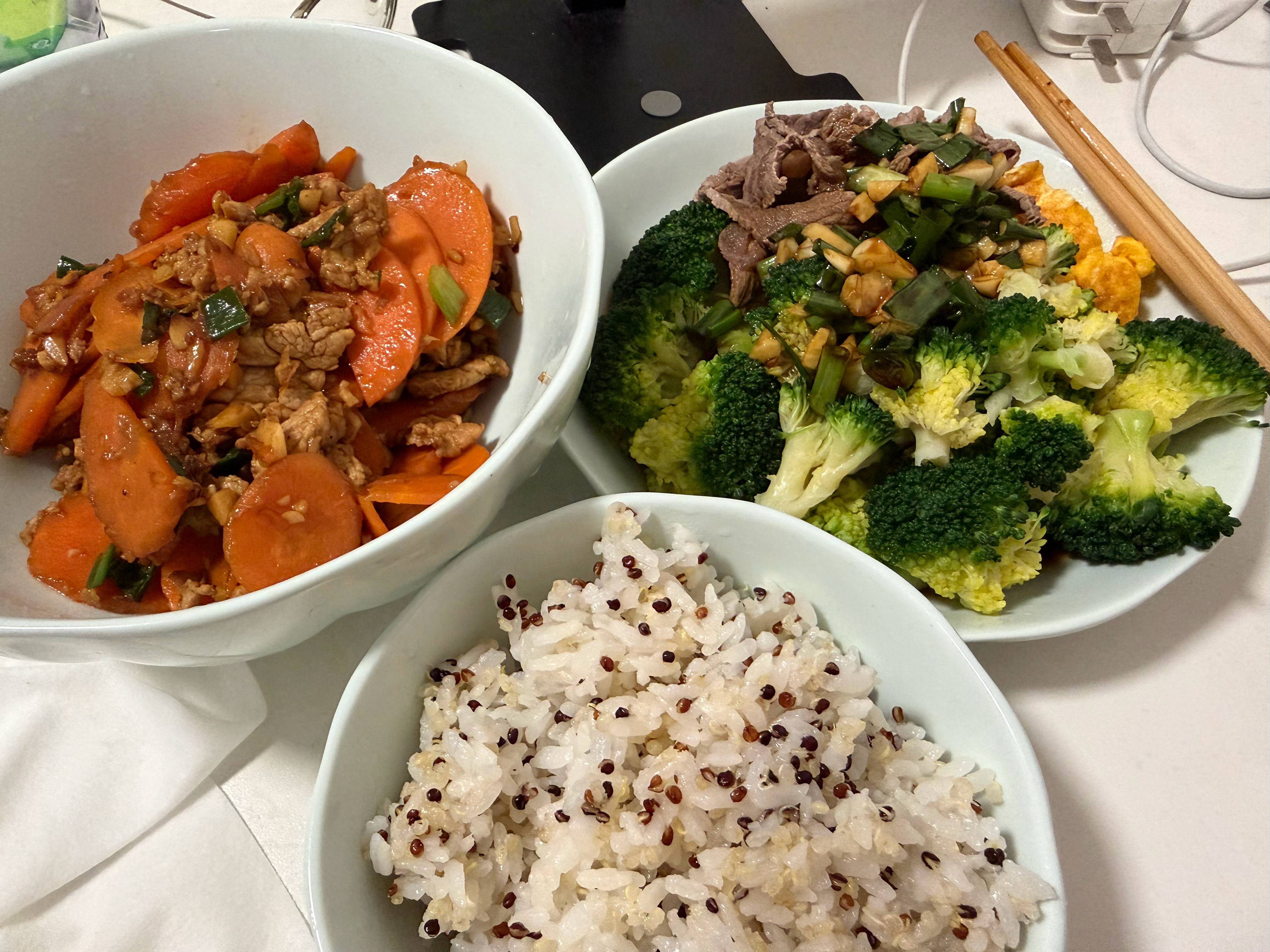 吃了🍽️。（还没吃其实就累了……）这把湖了的日常