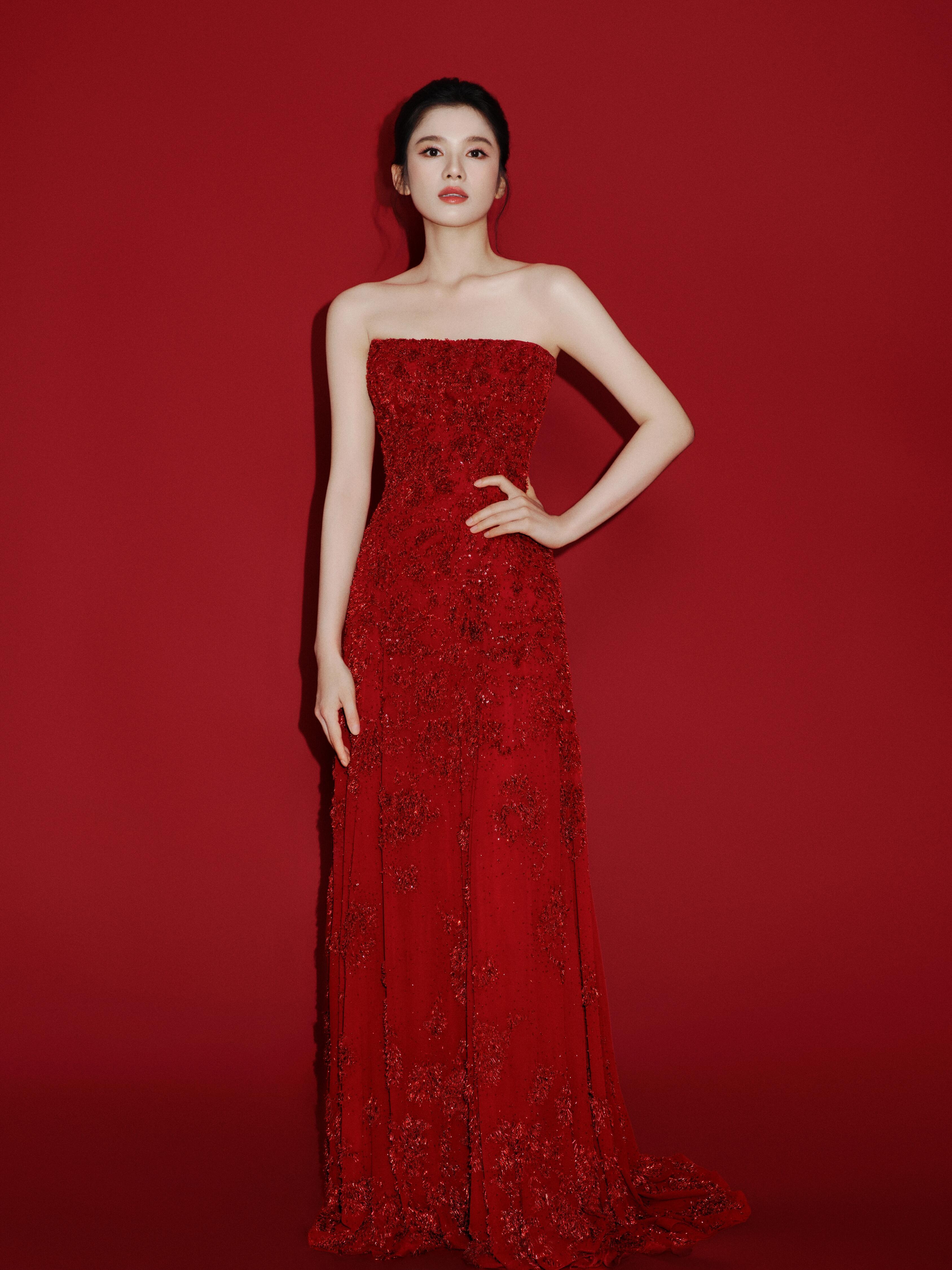 张婧仪 生日月的新惊喜 ！婧仪的第五支 Burberry 广告也来啦 ，这也是她