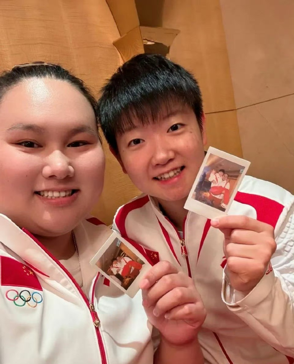 港澳行孙颖莎和举重冠军成为了很好的朋友，这次wtt中国大满贯上，我们看到了李雯雯