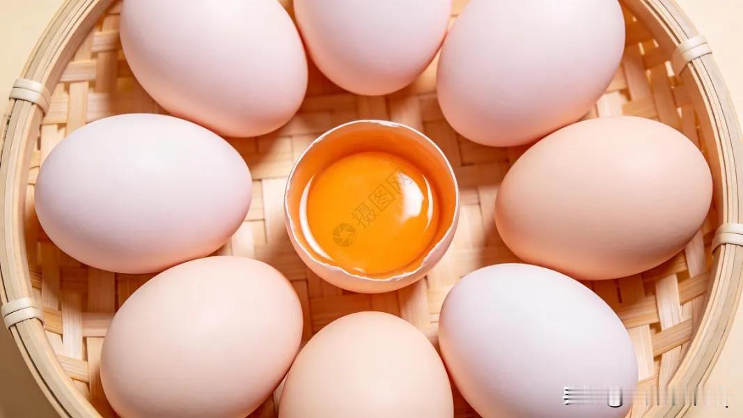 常食鸡蛋补蛋白，膳食营养不可少。