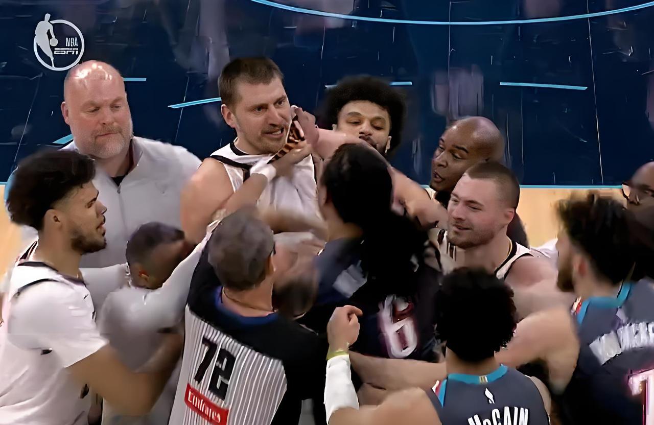 搞笑，掘金主教练阿德尔曼居然胳膊肘往外拐，称：都说多尔特动作恶劣，但我没看出来。