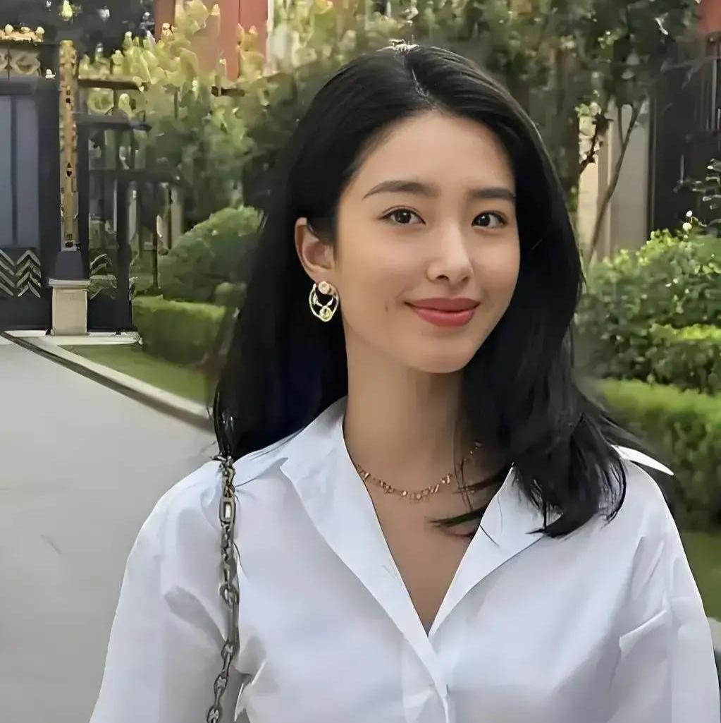 杨采钰谈陈金飞：成年人的选择，冷暖自知
 
杨采钰大方聊起和陈金飞的过往，说他曾