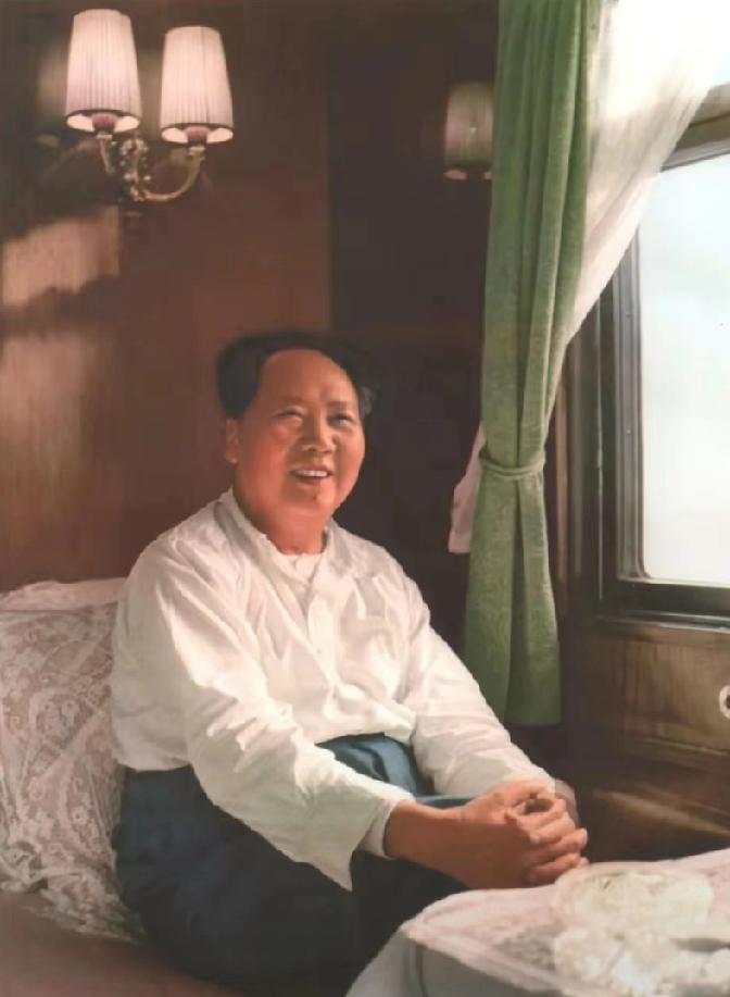 **伟人颂歌：
那些年我们共同的记忆**

你或许从未想过，
一首诗竟能以如此深