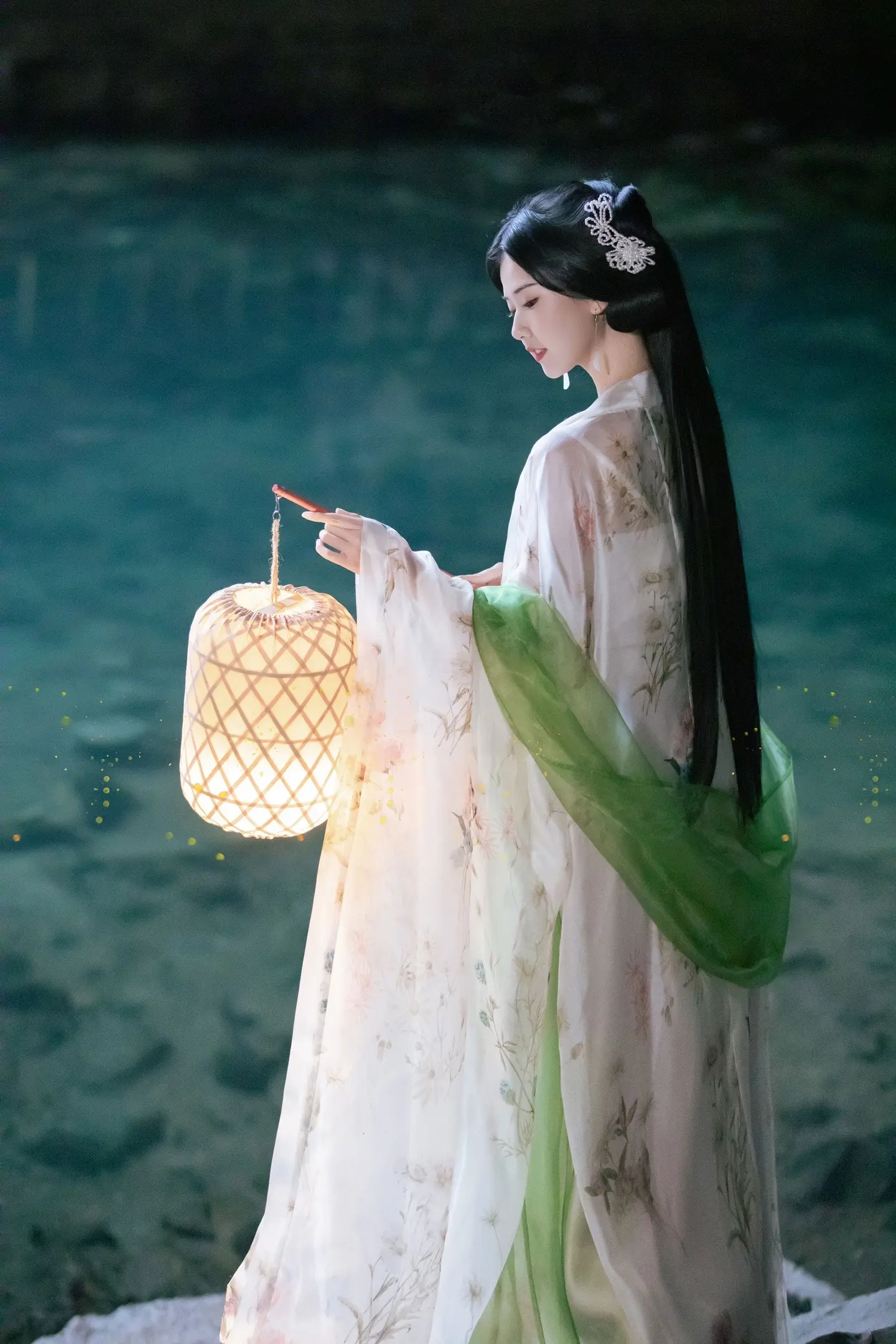 “得成比目何辞死，愿作驾弯不羡仙。”