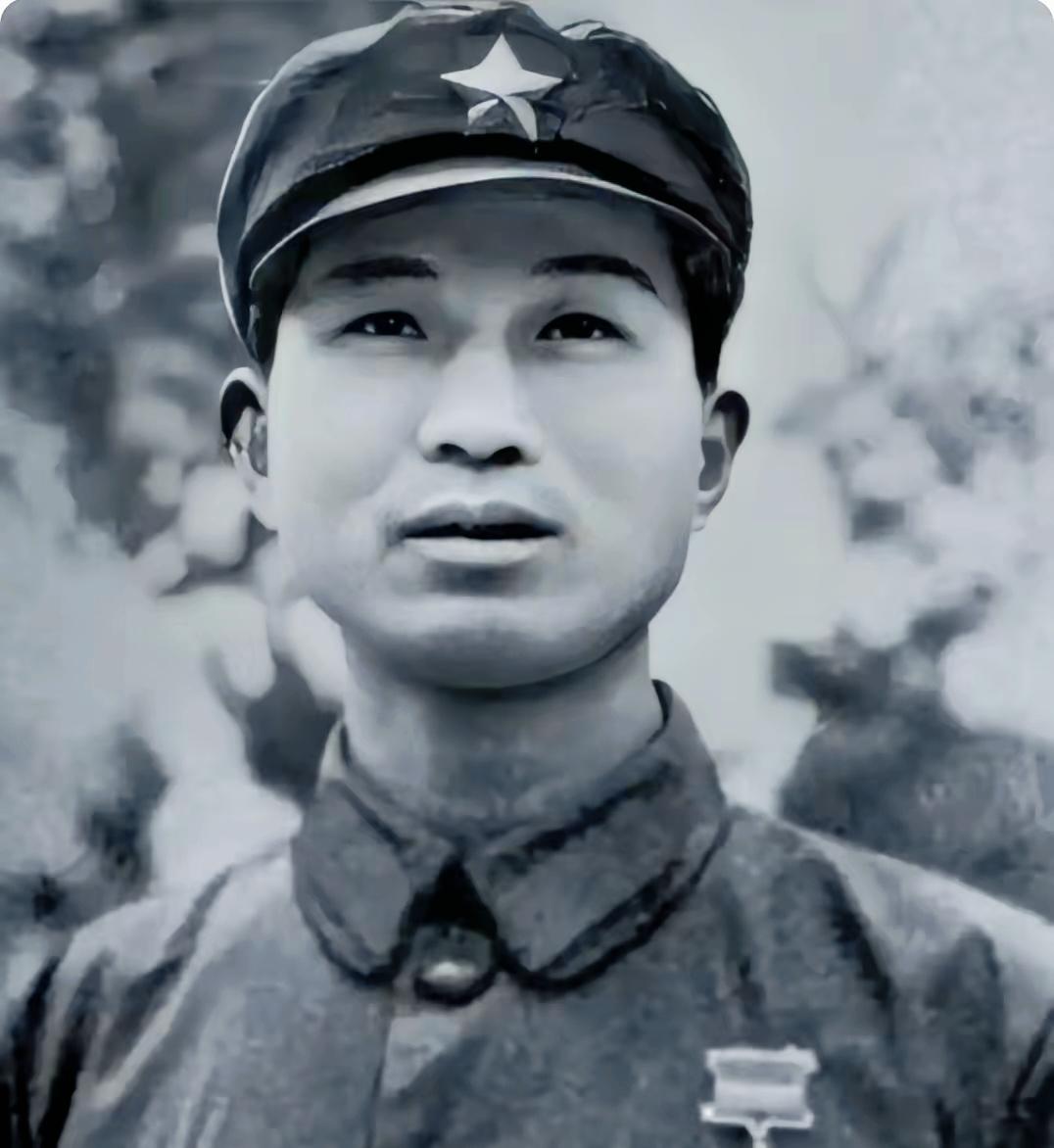 一级战斗英雄胡绪清，1948年出生，四川江北人，1968年入伍，中共党员，战前任