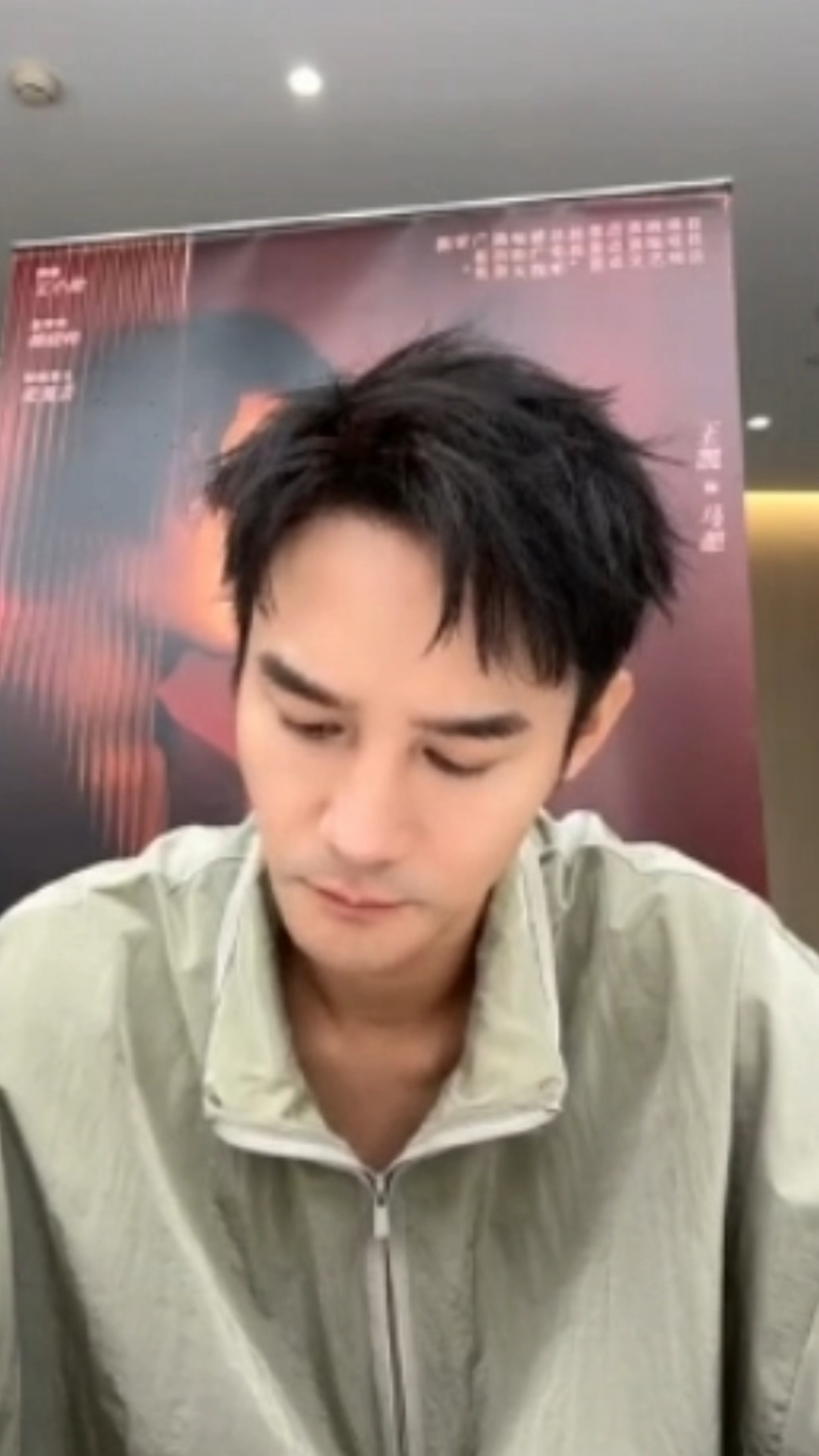 王凯[超话] 🦁 王凯马憩 🦁 王凯交锋 呆萌小人机哈哈😽🫶🏻​​​