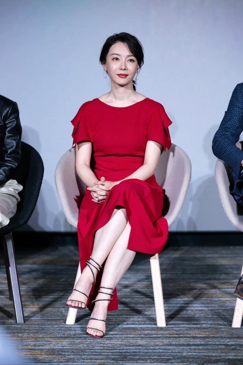 女演员陈数自曝长期忽视自身体质差异，“差不多两年时间，肠胃全部坏掉”。年轻的时候