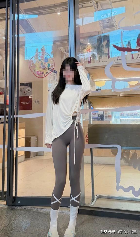 皇帝的新衣
穿了这件衣服
所有人都夸好漂亮
在我的眼里
这种穿和不穿有什么不同吗