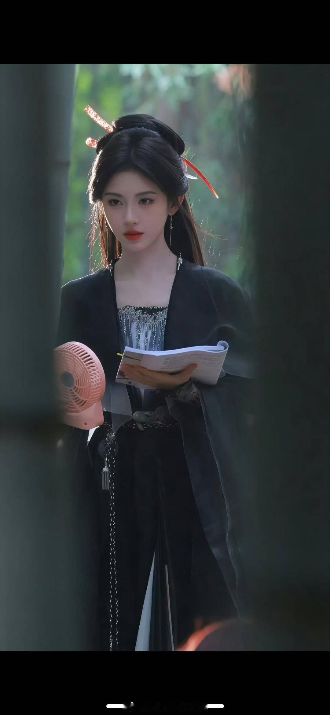 鞠婧祎《来战》黑衣生图路透有恶女那味儿了，又美又疯[捂嘴哭]眼神戏很好啊，到底谁
