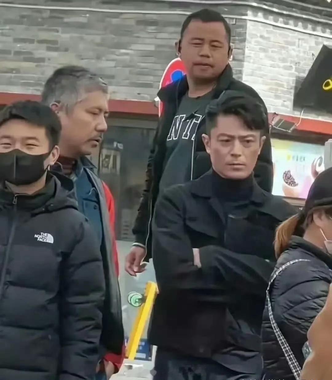 在我们老家，霍建华这种样貌都突出的不得了 