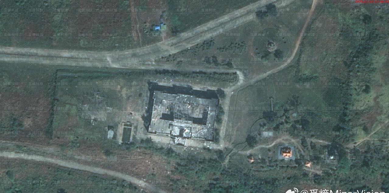 高清卫星捕获泰柬边境建筑物在冲突中遭到严重破坏画面。
觅熵科技airspace军