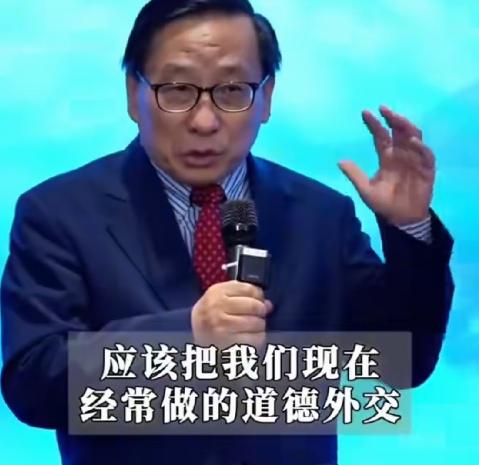 光靠口头谴责日本拜鬼真的有用吗？高志凯一语点破痛点！为啥必须把道德外交换成法治外