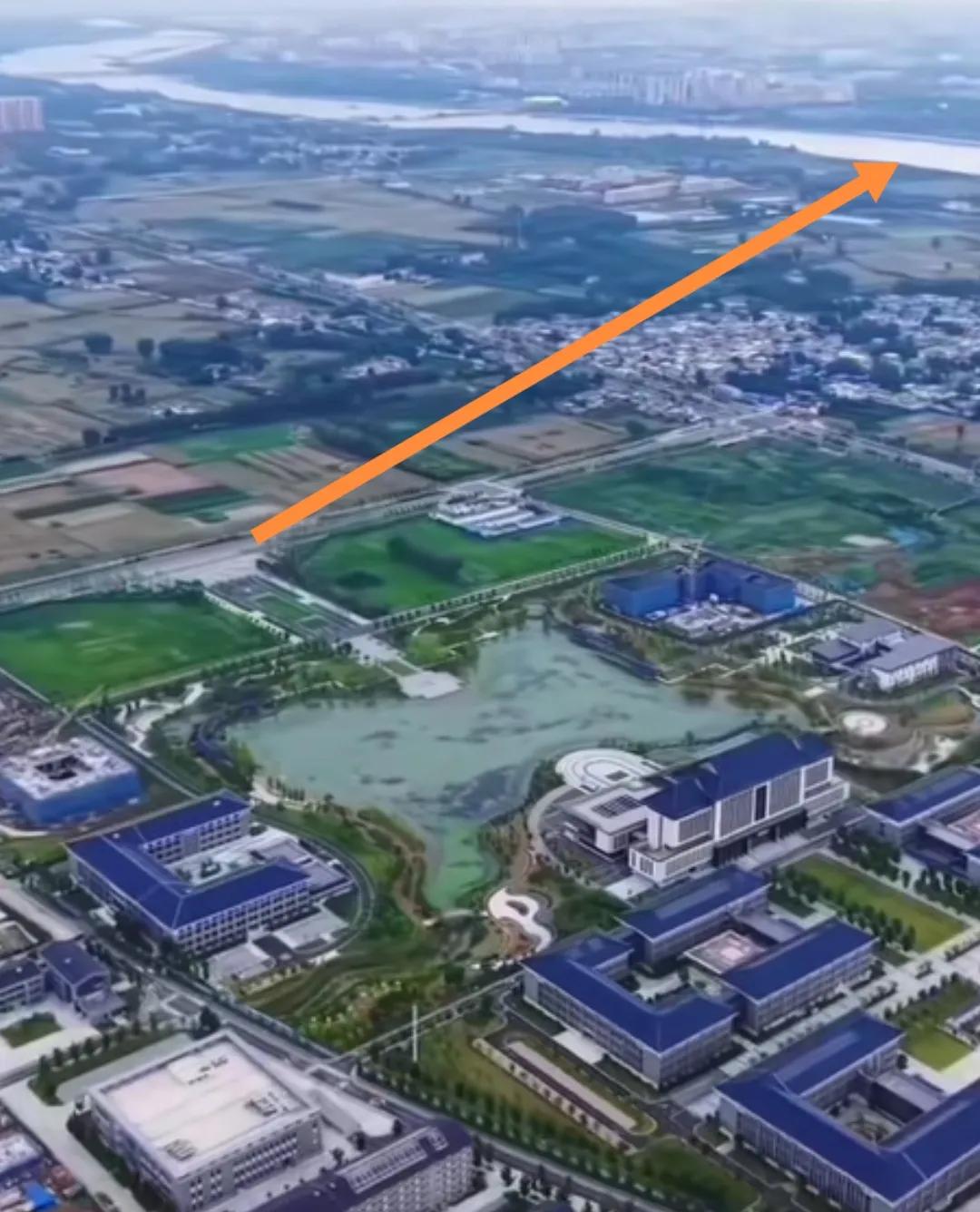 南阳市白河西畔的河南国医学院。