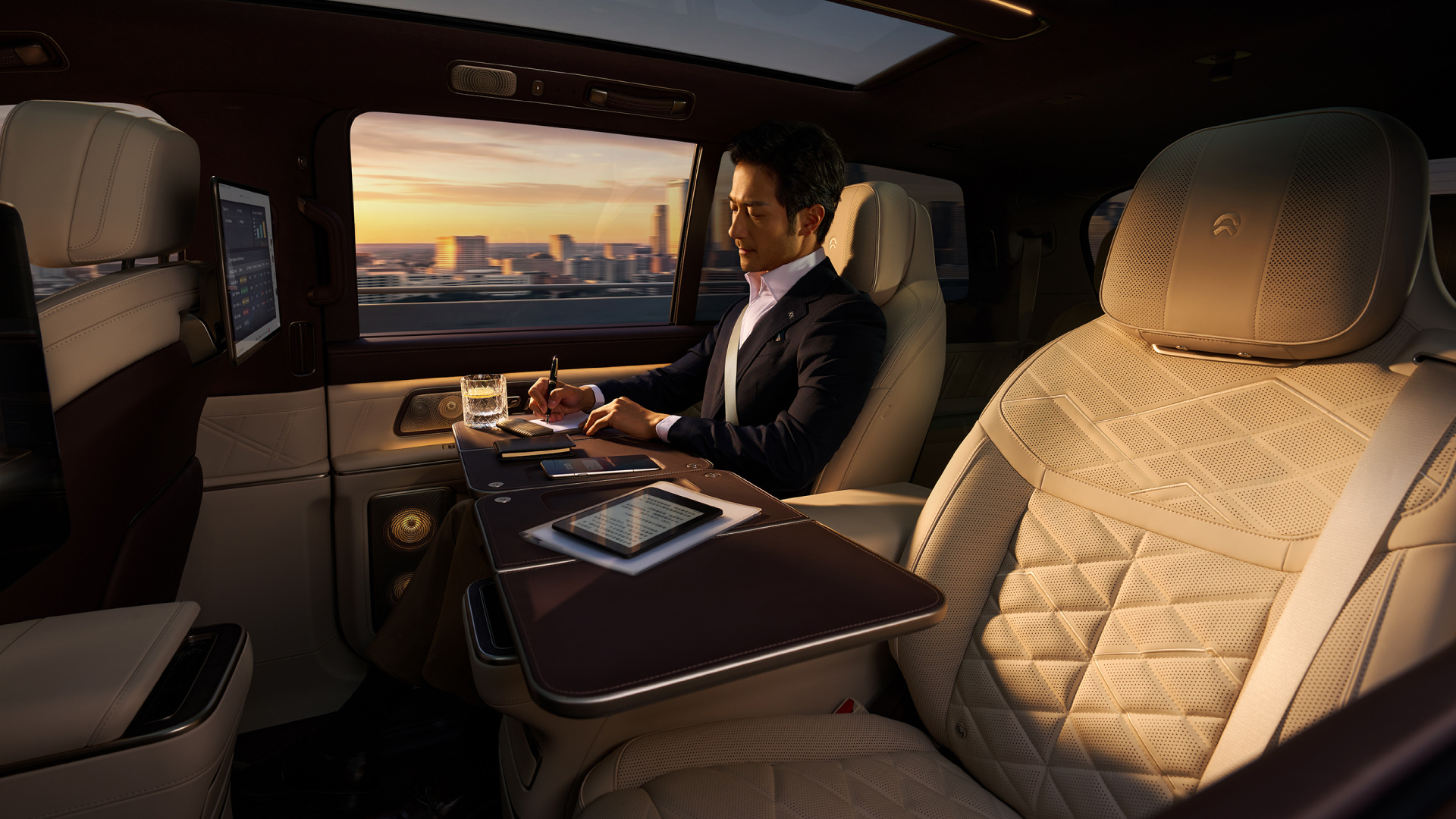 成功人士，需要一台蔚来ES9。今晚，其实可以重点关注下，蔚来ES9对于“企业家”