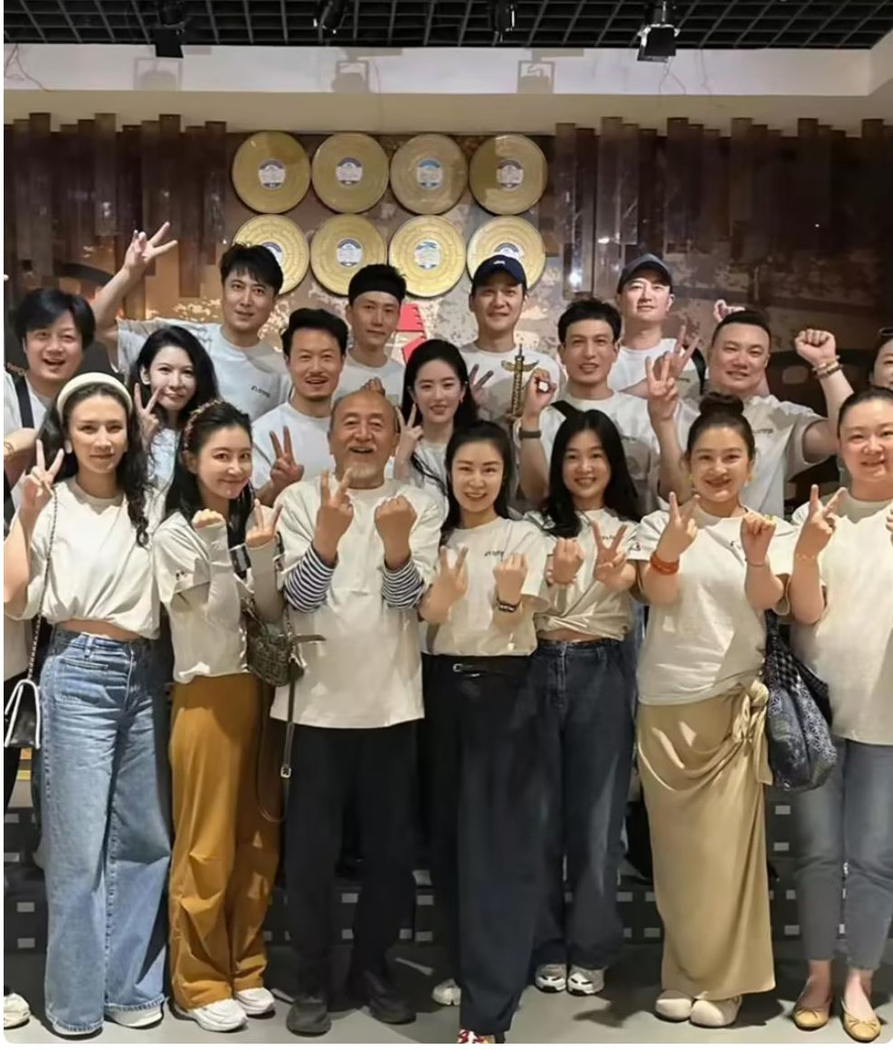 天呐！不敢相信这居然是39岁的刘亦菲，真是太美了，明星中的明星
