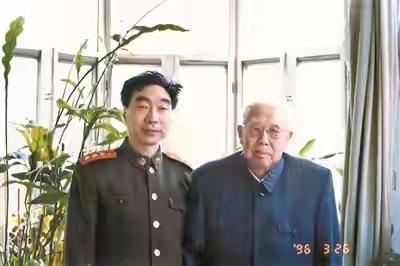 1936年毛主席亲自为他改名，历任军事学院、炮兵、武汉军区、总后勤部等5个大军区
