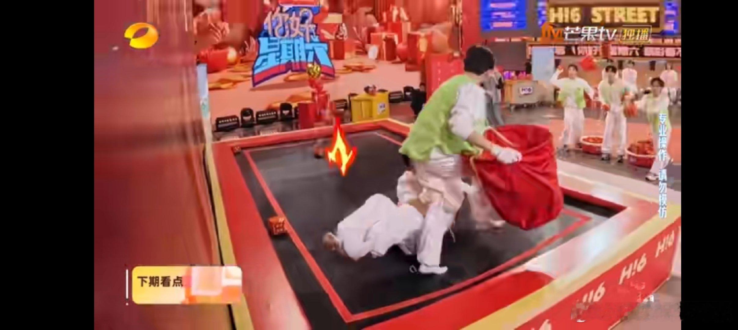 檀健次秒猜自己有多帅后，那一脸尴尬的样子，真的要把我笑不活了，帅哥也有这种时刻！