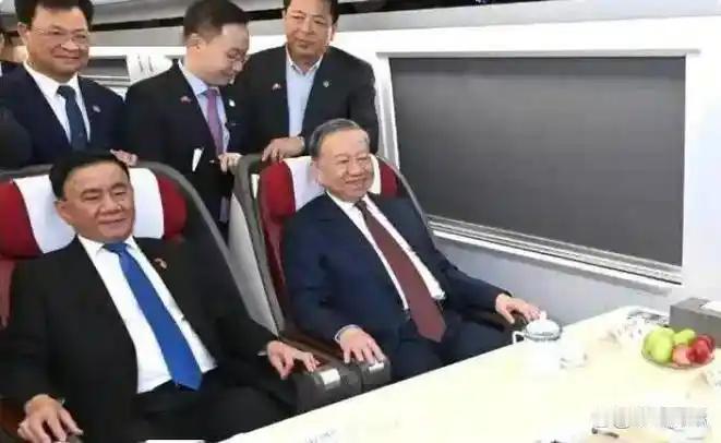 越南高铁两难！日德方案不靠谱，越南终于认清现实

这些年越南经济势头不错，制造业