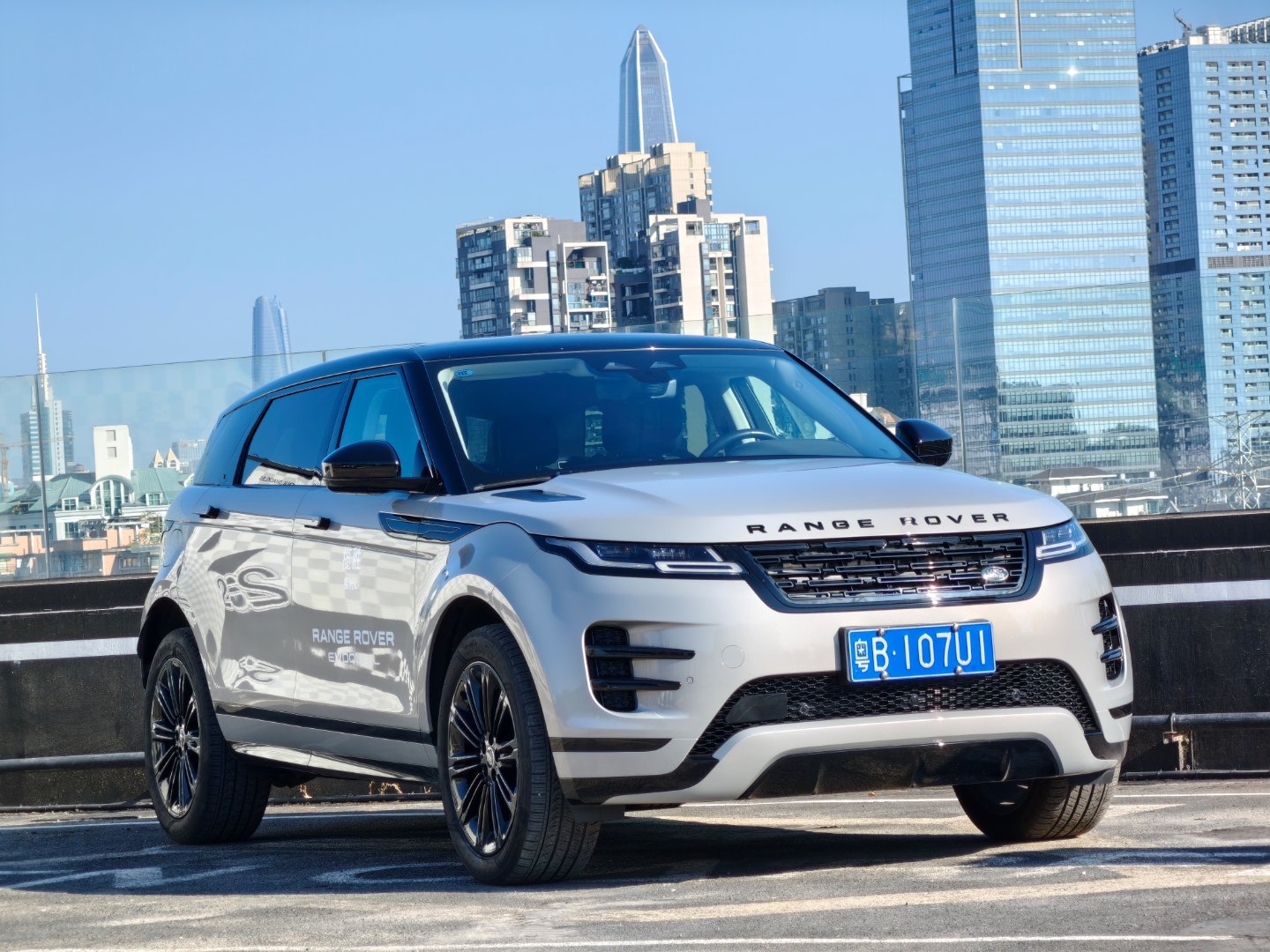 妈的，帅惨了！10年前老子要是开这个车，什么样的姑娘追不到？？（丝毫没有想要换女