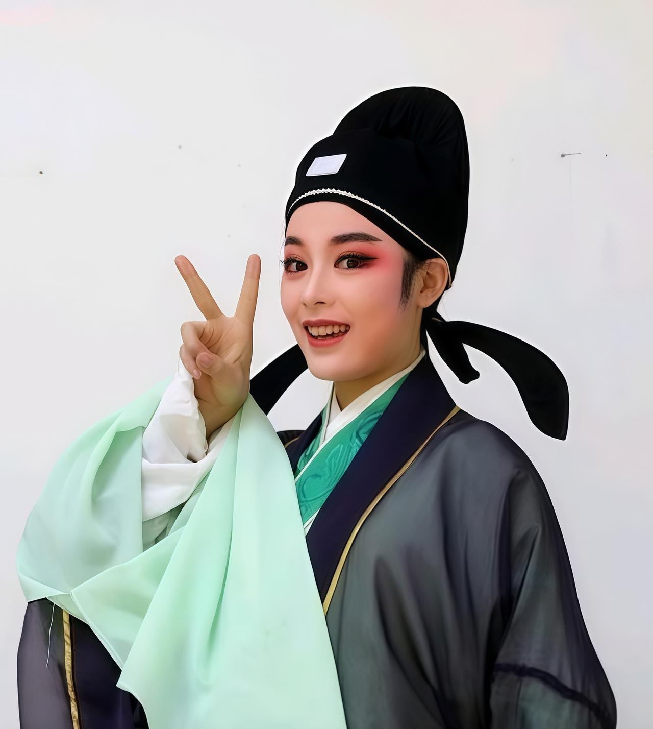 [玫瑰]陈丽君最佳动作女演员 

从角色到本人，你一直在传递积极的力量，那份对生