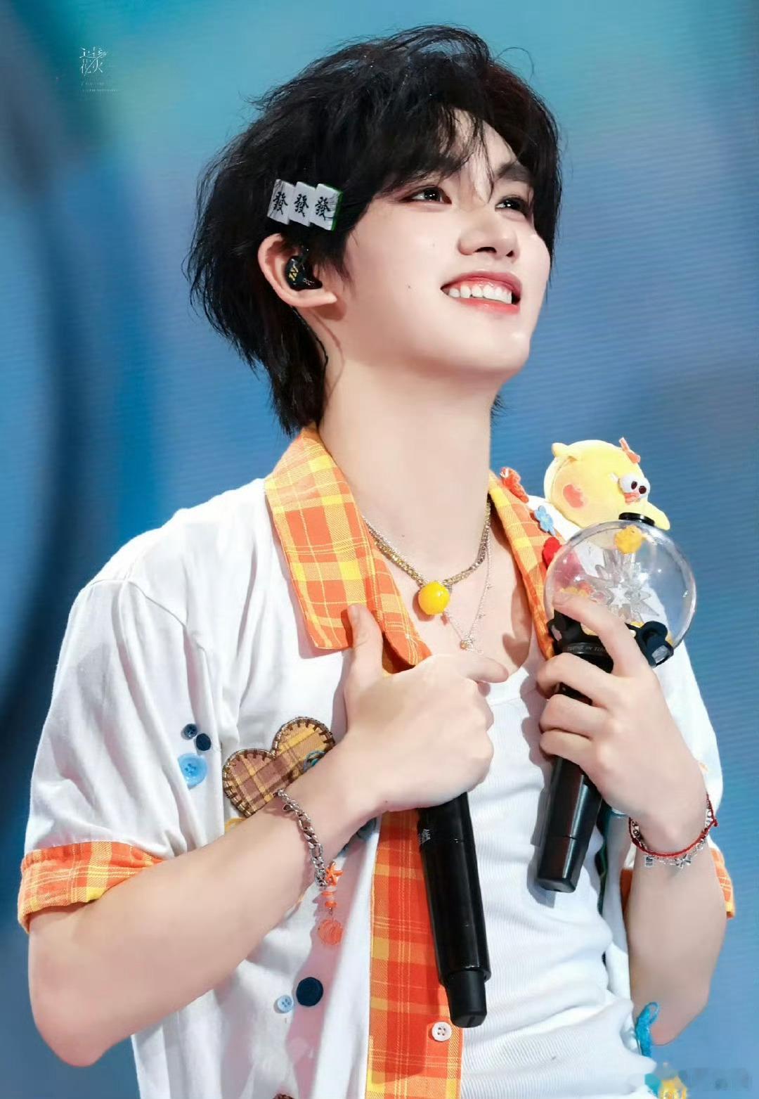 丁程鑫看见anti牌的反应怎么有人坏成这样…