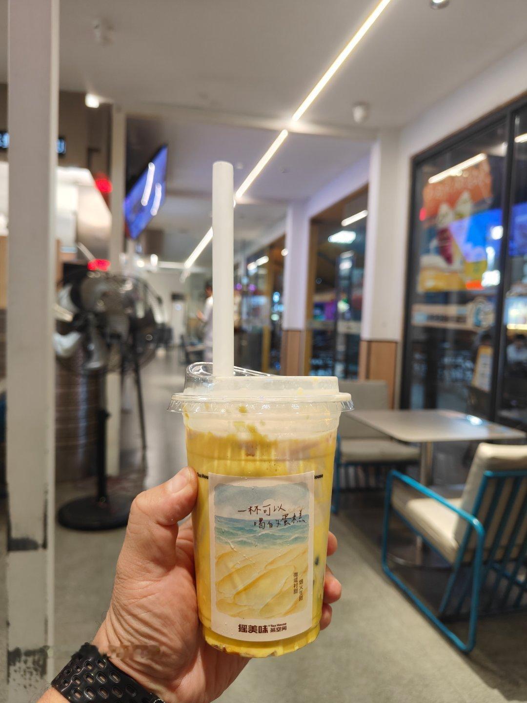 宅了一下午，出门喝一杯 ​​​